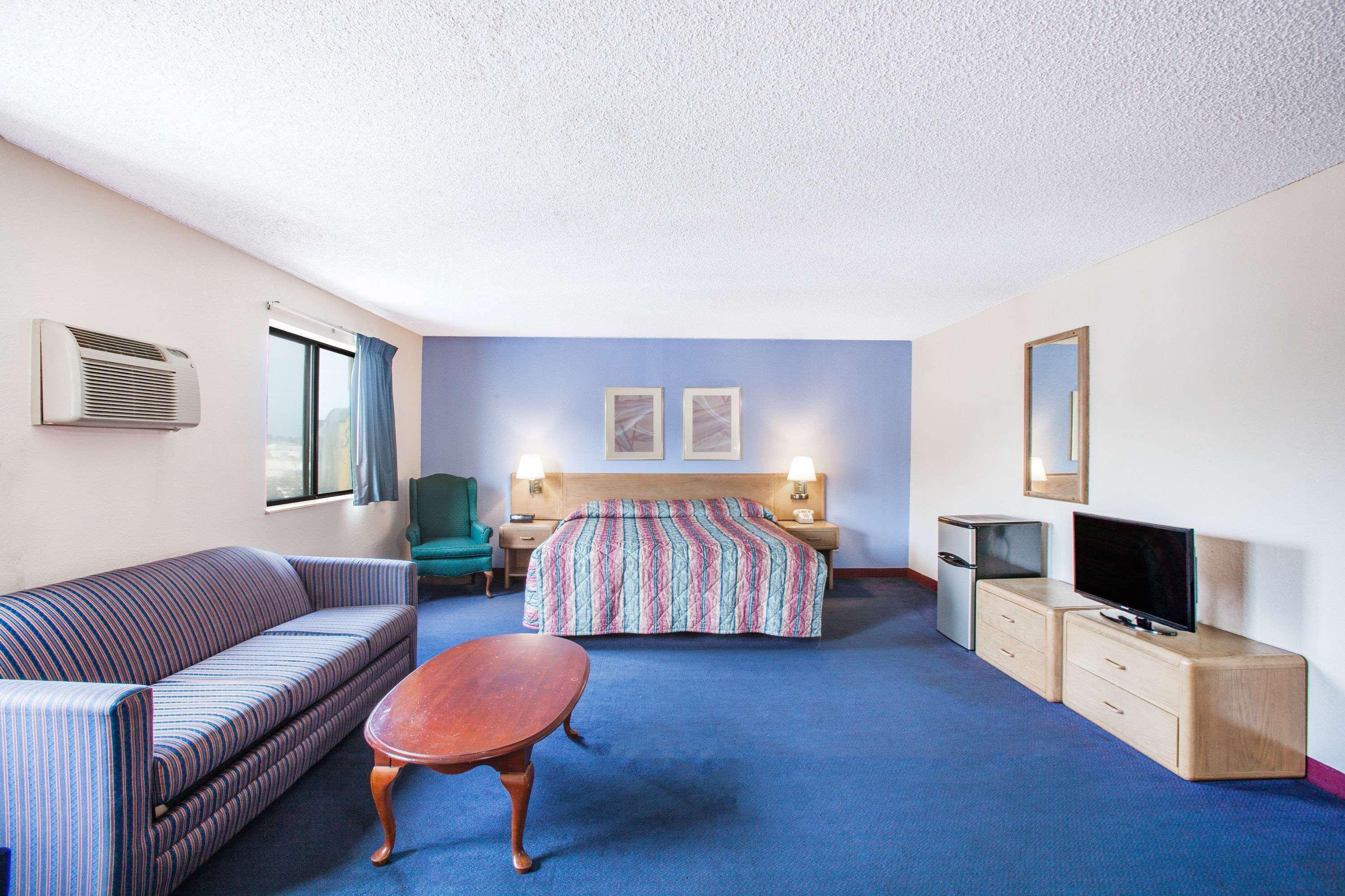 Hotel Super 8 By Wyndham Hot Springs Zewnętrze zdjęcie